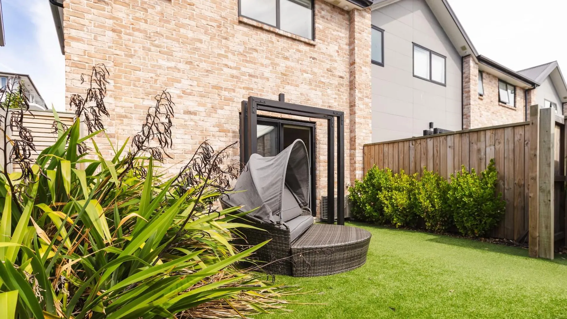 Modern 2 Bedroom By Hagley Park Christchurch New Zealand